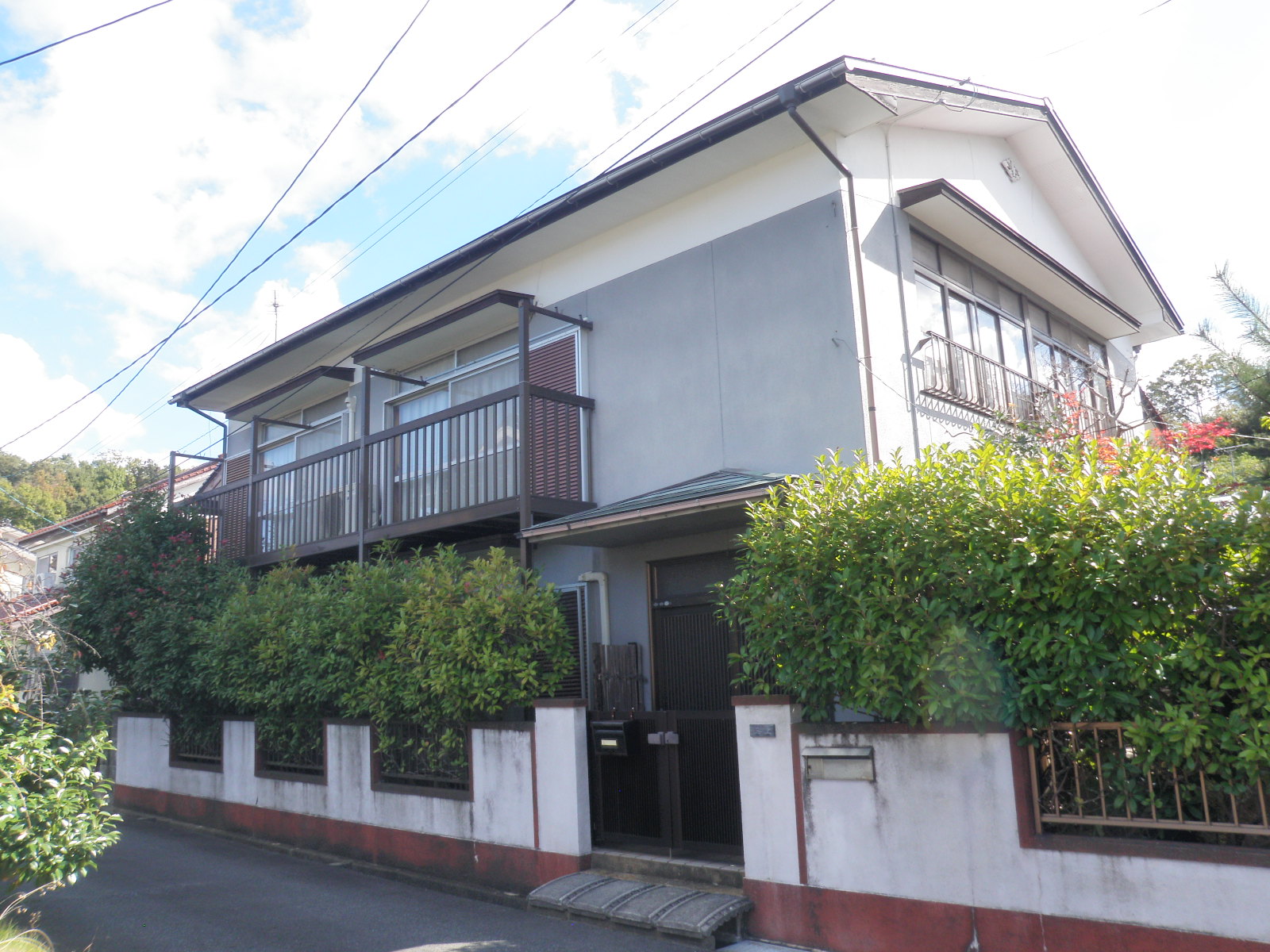 浜田ＩＣに近く、閑静な住宅街にある一軒家
