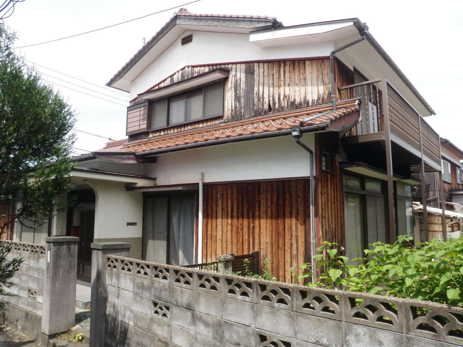  西浜田駅すぐ近く部屋数も多い2階建て6ＤＫ住宅